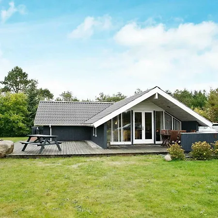 Three-bedroom Holiday In 8 Feriehus *