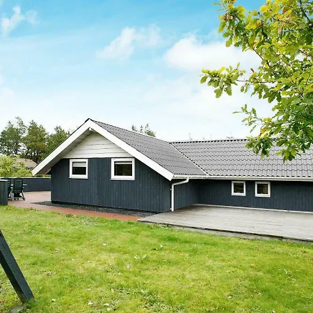 Three-bedroom Holiday In 8 Feriehus
