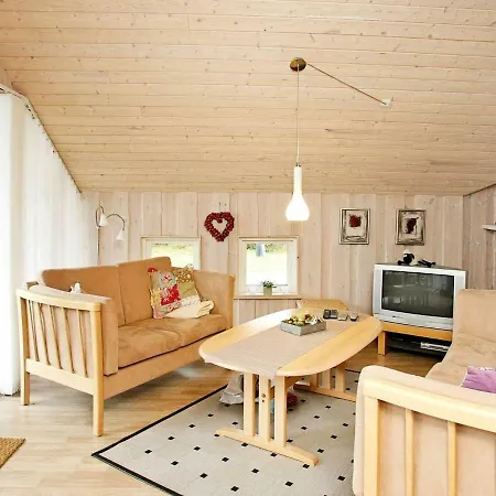 Three-bedroom Holiday In 8 Feriehus